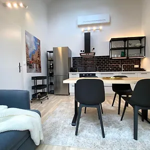 Stilvolle Dachgeschosswohnungen Mit Balkon In Innenstadt Naehe Apartment