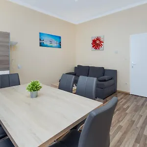Apartment Puchsbaumgasse, Vienna
