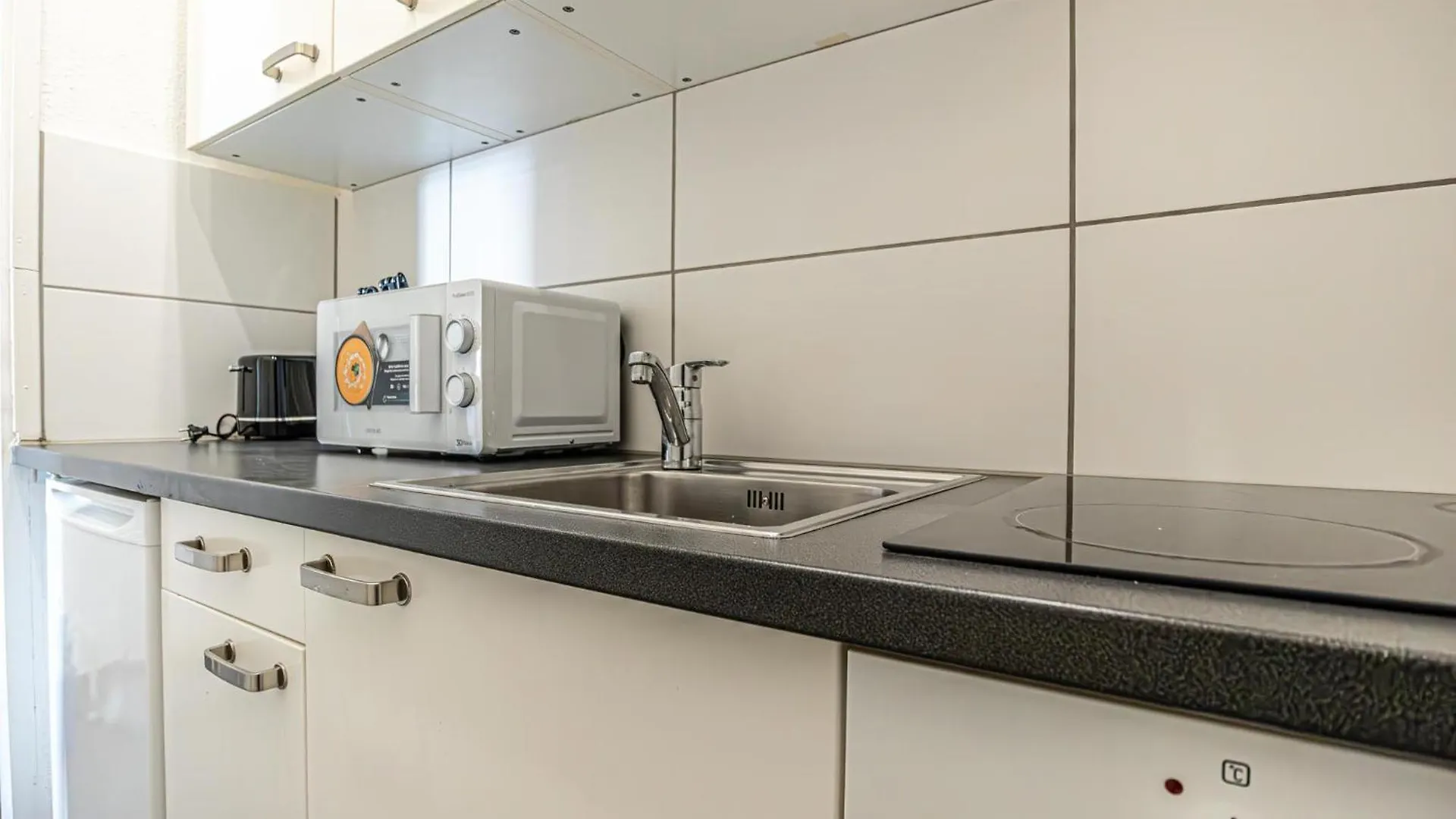 Charming 2Br Aprtment Near All Tourist Attractions Vienna 0*,  Austria